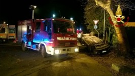 Vigili del fuoco incidente stradale alle Cascine un morto e 4 feriti gravi