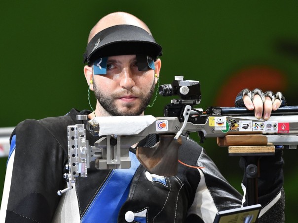 Baku - Azerbaigijan 16 giugno 2015 Giochi Europei Baku2015. Niccolò Campriani viene beffato all'ultimo colpo e conquista una medaglia d'argento nella carabina ad aria compressa da 10 metri. L'atleta delle fiamme gialle era stato in testa alla gara fino allo sbaglio dell'ultimo colpo. Foto di Ferdinando Mezzelani-GMT ©