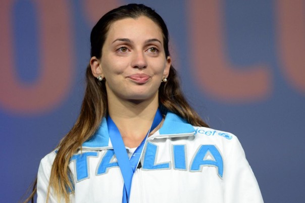 Gold medalist Rossella Fiamingo of Italy reacts during women's epee awarding ceremony at World Fencing Championships in Moscow, Russia, Jul. 15, 2015 (Xinhua/ Pavel Bednyakov)
