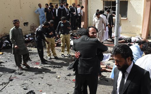 EDITORS NOTE: Graphic content / Pakistani lawyers react as they stand near the bodies of victims of a bomb explosion at a government hospital premises in Quetta on August 8, 2016. At least 20 people have been killed after a bomb went off at a major hospital in the southwest Pakistani city of Quetta, an AFP reporter and officials said, with fears the death toll could rise. GRAPHIC CONTENT / AFP PHOTO / BANARAS KHAN