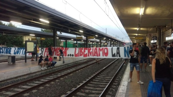 Pisa, protesta tifosi stazione