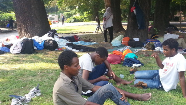 tra-i-profughi-alla-stazione-di-como-119977