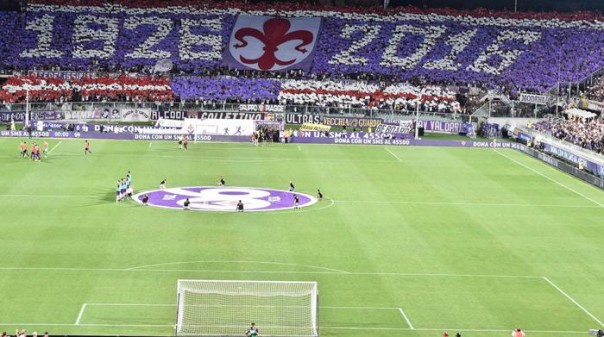 Fiorentina's supporters prior the Italian Serie A soccer match ACF Fiorentina vs AC Chievo at Artemio Franchi stadium in Florence, Italy, 28 August 2016. ANSA/MAURIZIO DEGL'INNOCENTI