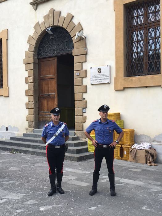 Scuola: Siena; protestano insegnanti, intervengono carabinieri