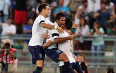 L'esultanza degli azzurri dopo il momentaneo pareggio L'esultanza degli azzurri dopo il momentaneo pareggio 