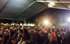 Il padiglione strapieno: sta parlando Renzi