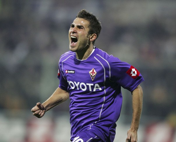 FLORENCE, ITALY - DECEMBER 16:  Fiorentina striker Adrian Mutu celebrates his goal during the Serie A match between Fiorentina and AC Milan at the Artemio Franchi Stadium on December 16, 2006 in Florence, Italy. (Photo by Newpress/Getty Images)