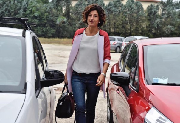 La moglie del premier Matteo Renzi, Agnese Landini, arriva all'istituto Peano di Firenze per il primo giorno di scuola. 15 settembre 2016 ANSA/MAURIZIO DEGL INNOCENTI