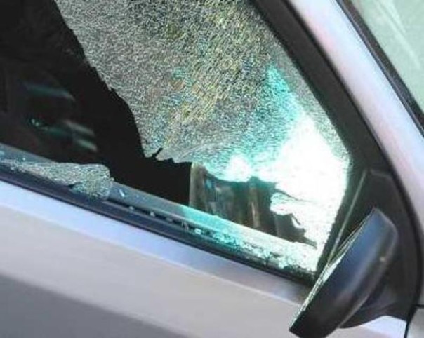 Auto incidente finestrino