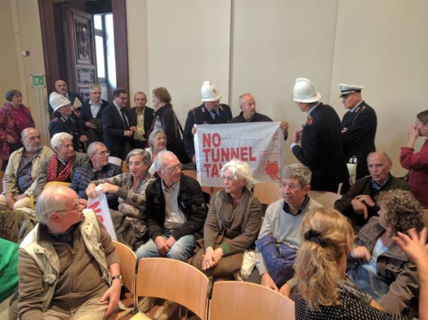 Tav: blitz in consiglio comunale Firenze, 'No al tunnel'