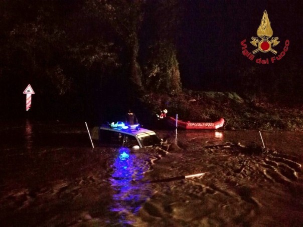 Maltempo: volontario misericordia salvato da vigili del fuoco nel Senese