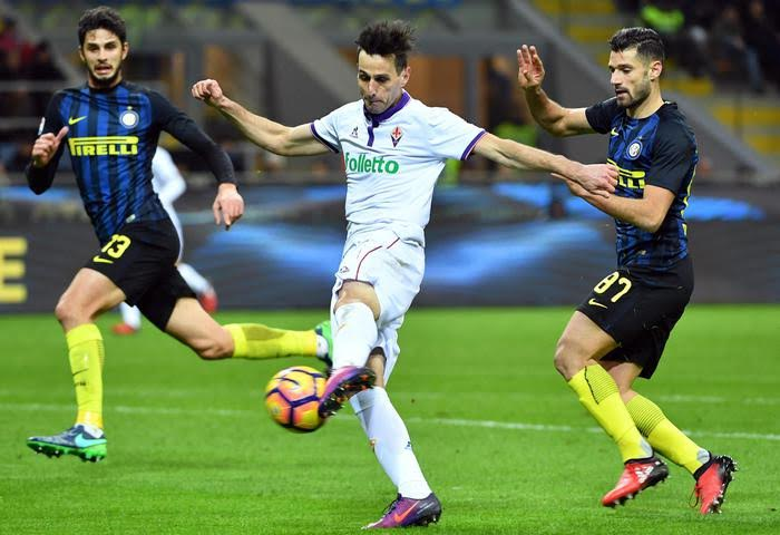Kalinic, autore del primo gol viola a San Siro