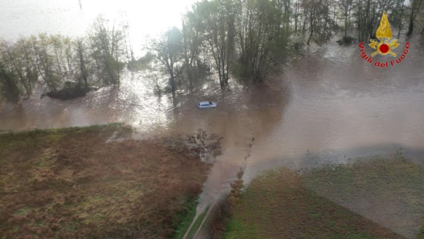 Automobili trascinate dalla corrente