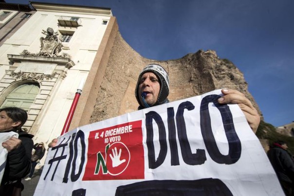 Un momento della manifestazione dei Comitati per il NO al referendum costituzionale, Roma, 27 novembre 2016. ANSA/MASSIMO PERCOSSI