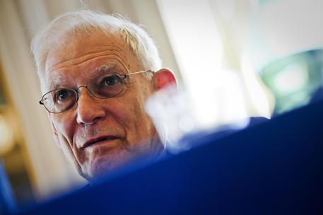 Il presidente emerito della Corte Costituzionale, Valerio Onida, durante un dibattito sulla riforma costituzionale organizzato dai Socialdem, Napoli, 29 ottobre 2016. ANSA/CIRO FUSCO