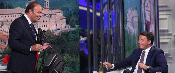 Il presidente del Consiglio, Matteo Renzi, durante la registrazione della puntata di "Porta a porta", condotta da Bruno Vespa (S), Roma, 09 settembre 2014. ANSA/ALESSANDRO DI MEO