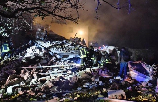 ++ Crollo villetta: estratti vivi sono padre e 2 figlie ++