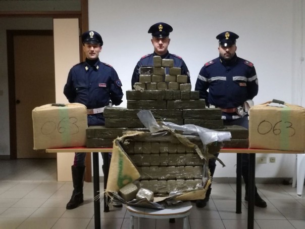 arezzo-180-chili-hashish-foto-2