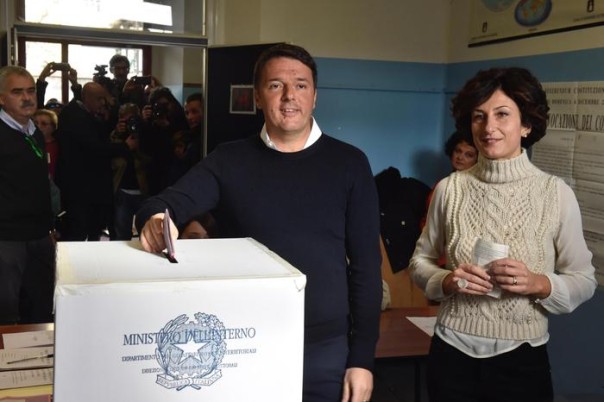 Referendum: Renzi al voto con la moglie Agnese