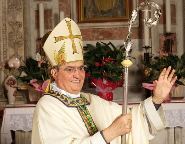 Il vescovo di Prato Franco Agostinelli ha salutato con gioia la nomina di Papa Francesco