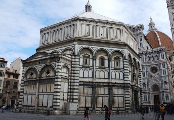 L'abside rettangolare del Battistero chiamata Scarsella