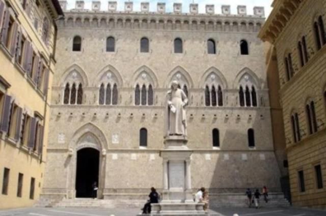 La sede del Monte dei Paschi in piazza Salimbeni a Siena