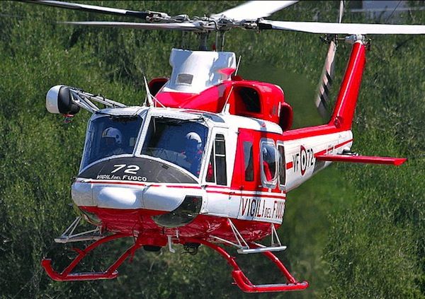 Un elicottero dei Vigili del Fuoco durante una ricerca persone