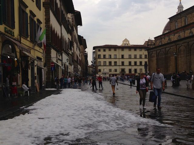 Piazza San Lorenzo dopo la grandinata