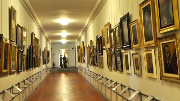 La galleria degli autoritratti lungo il Corridoio Vasariano