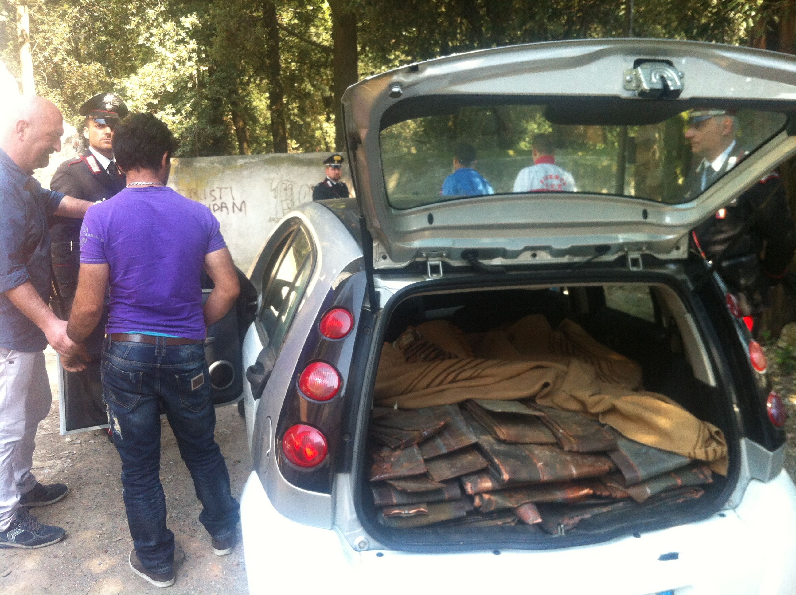 450 Kg di grondaie di rame sequestrate in Via Incontri