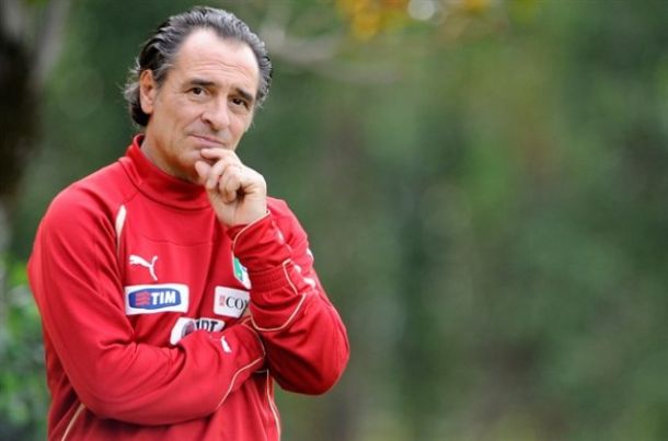 Il ct Prandelli tra Totti e Balotelli in vista di Brasile 2014