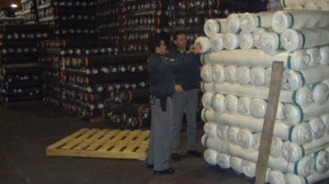 Tessuti illegali dalla Cina, maxi evasione fiscale