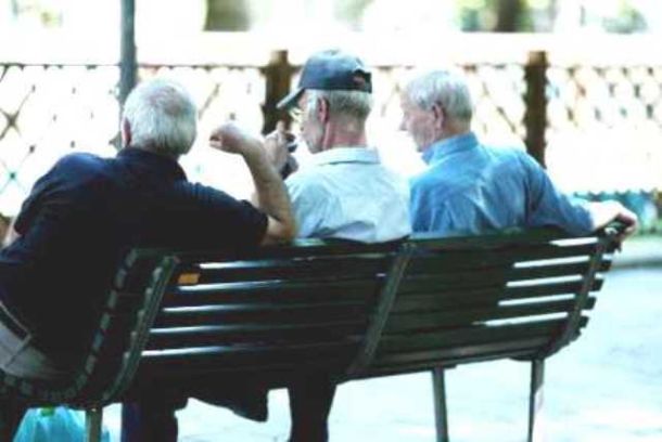 I pensionati fanno i conti con la crisi e spendono sempre di meno
