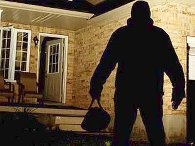 Arrestato dalla Polizia ladro fugge dall'ospedale, dopo la rissa in un'abitazione