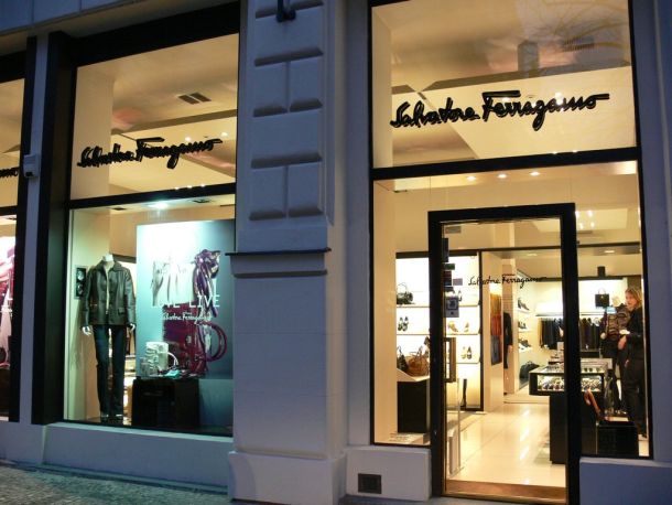 Negozi on line pirata smascherati da Ferragamo
