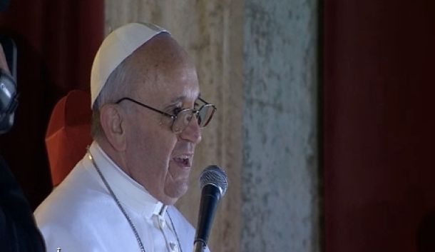 Papa Francesco I affacciato per la prima volta a San Pietro