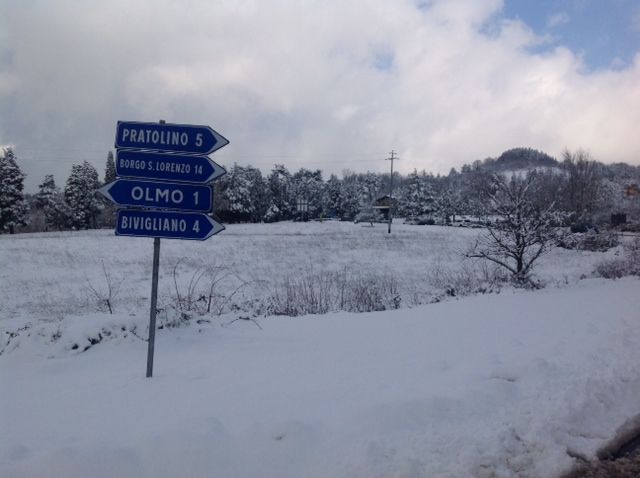 Neve sulle urne nella provincia fiorentina