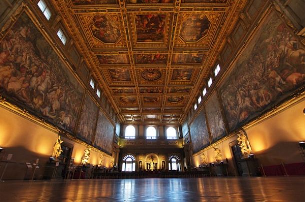 Il salone dei Cinquecento si prepara ad accogliere il Gran Galà dell'Ant