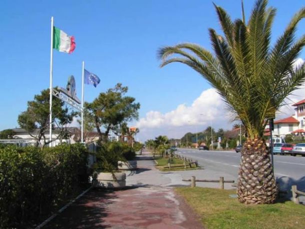 Il viale a mare di Forte dei Marmi