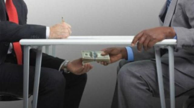 Corruzione, l'Italia migliora ma resta tra i peggiori al mondo