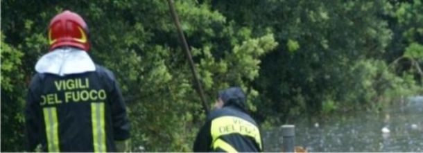 Le ricerche dei vigili del fuoco per trovare il corpo del 46enne Marco Vento