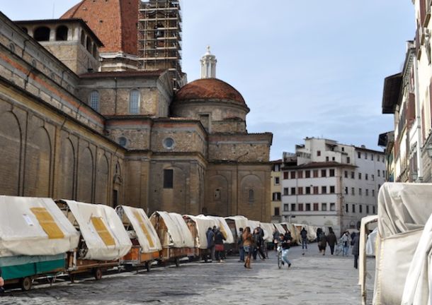La serrata degli ambulanti di piazza S.Lorenzo