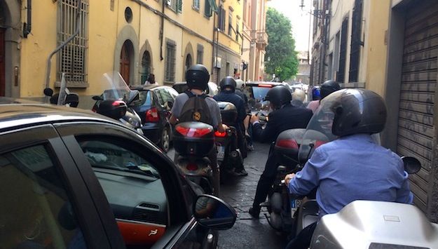 Via Faenza, nel tratto verso la Fortezza, è una camera a gas