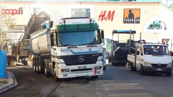 Lavori stradali improvvisi bloccano l'accesso a via Villa Demidoff