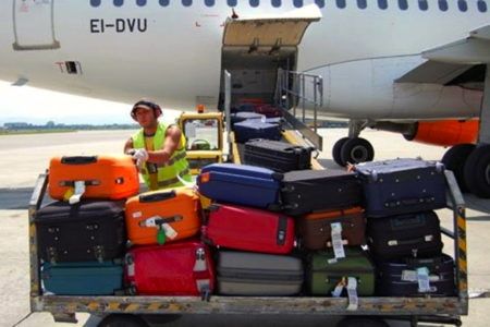 Servizi di facchinaggio in un aeroporto