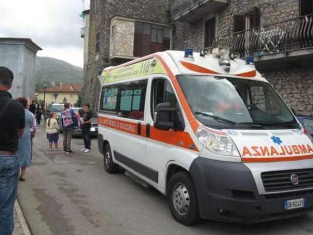 Singolare incidente in provincia di Pistoia, ragazzina incastrata tra le porte del bus