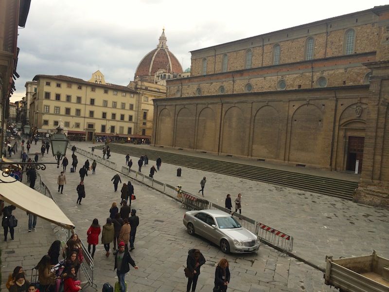 Piazza San Lorenzo a Firenze «liberata» dai banchi degli ambulanti