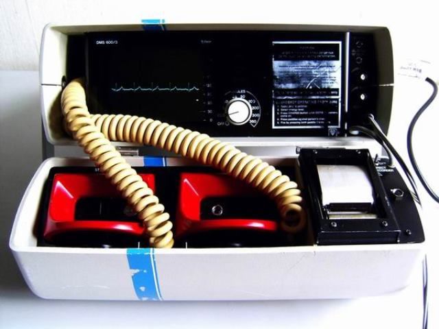 Il defibrillatore negli impianti sportivi salva la vita