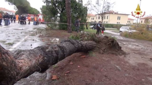 Maltempo in Toscana, pioggia e trombe d'aria