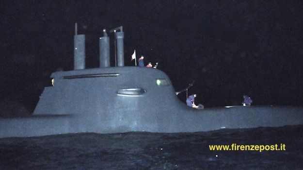 Abbiamo raggiunto di notte il sommergibile Scirè nel Mar ionio
